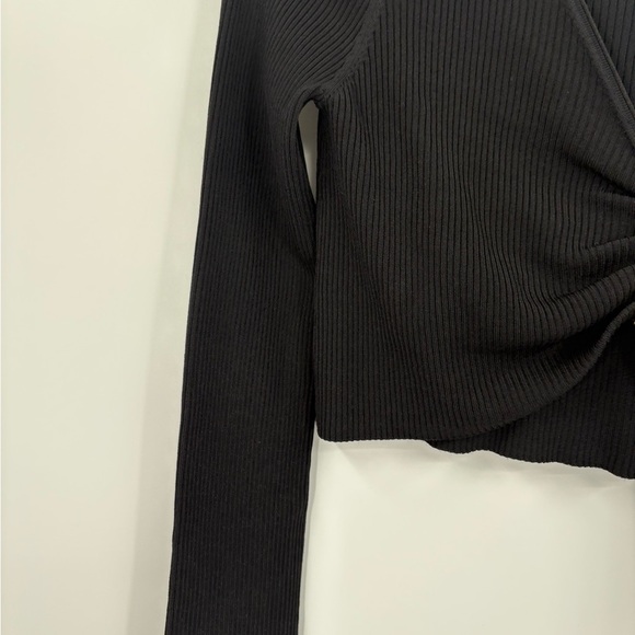 NICHOLAS black rib knit v neck gold chain detail cropped long sleeve top Medium - Picture 5 of 14